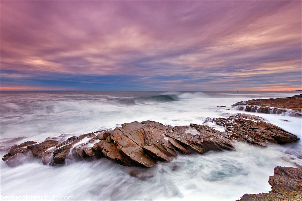 IMAGE: http://benjacobsenphoto.com/blog/wp-content/uploads/2010/11/Canon-EOS-7DIMG_8859.jpg